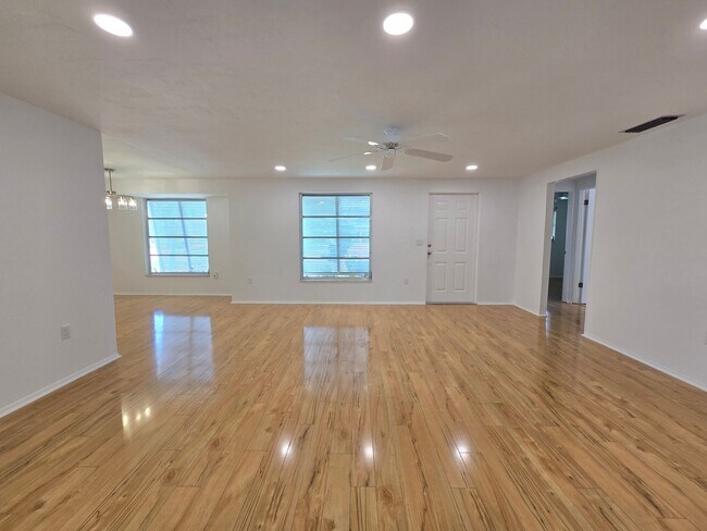 404 Clover Rd in Venice, FL - Building Photo - Building Photo