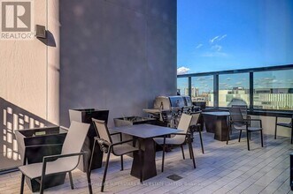 395 Square One Dr in Mississauga, ON - Building Photo - Building Photo