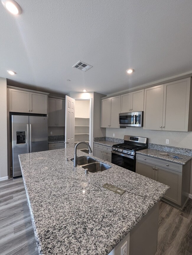 578 Pleasant Dr in Lathrop, CA - Building Photo - Building Photo