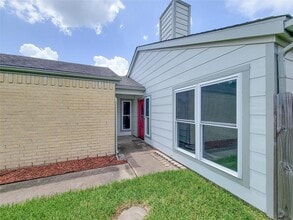 13838 Walnut Hollow Ln in Houston, TX - Foto de edificio - Building Photo