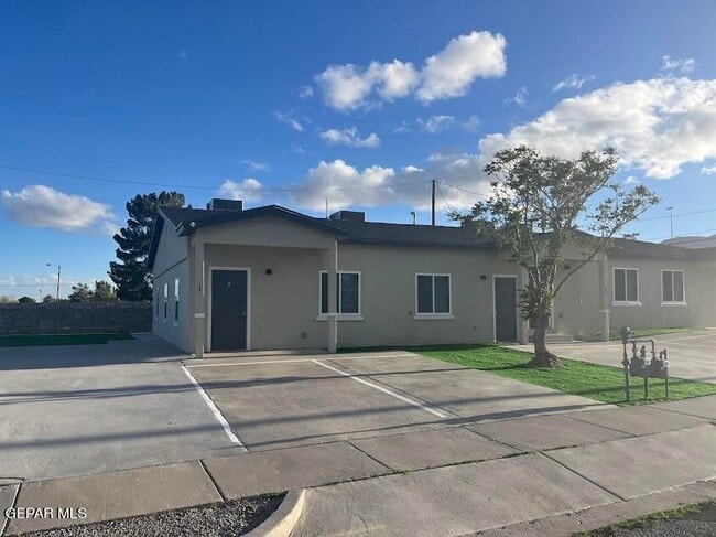8761 Lawson - in El Paso, TX - Building Photo - Building Photo