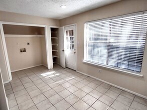 1225 Dallas Dr in Denton, TX - Building Photo - Building Photo