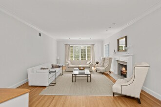 4 Mountain Laurel Dr in Greenwich, CT - Building Photo - Building Photo