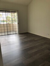 1339 N Sycamore Ave, Unit 313 in Los Angeles, CA - Foto de edificio - Building Photo