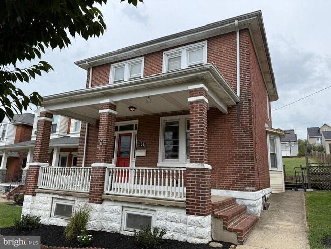 property at 134 W 8th Ave