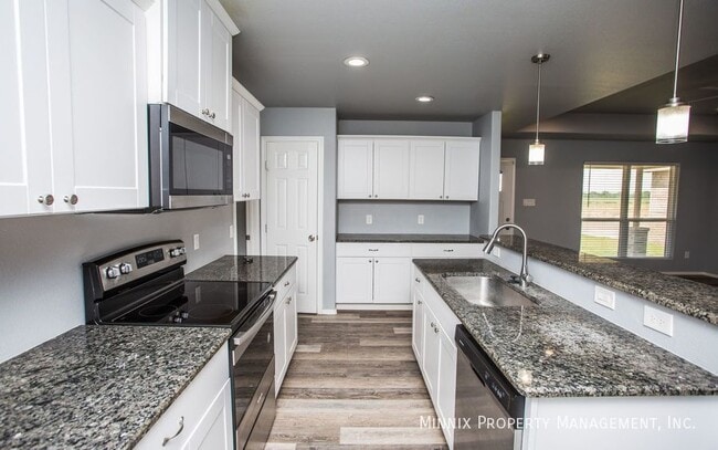 8416 11th St in Lubbock, TX - Foto de edificio - Building Photo