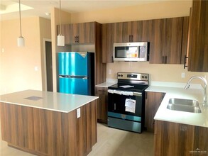3105 W Driftwood St, Unit 3 in Edinburg, TX - Building Photo - Building Photo
