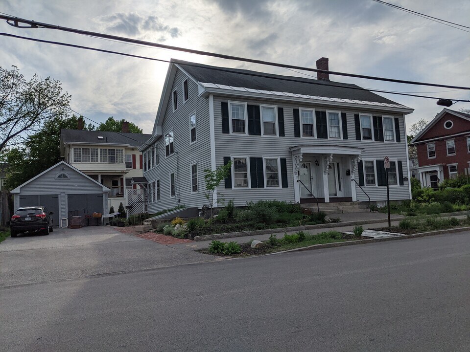 41 N Spring St in Concord, NH - Building Photo