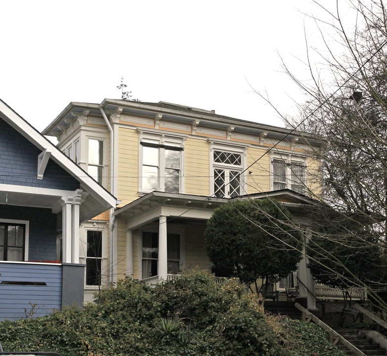 534 SE 19th Ave in Portland, OR - Building Photo