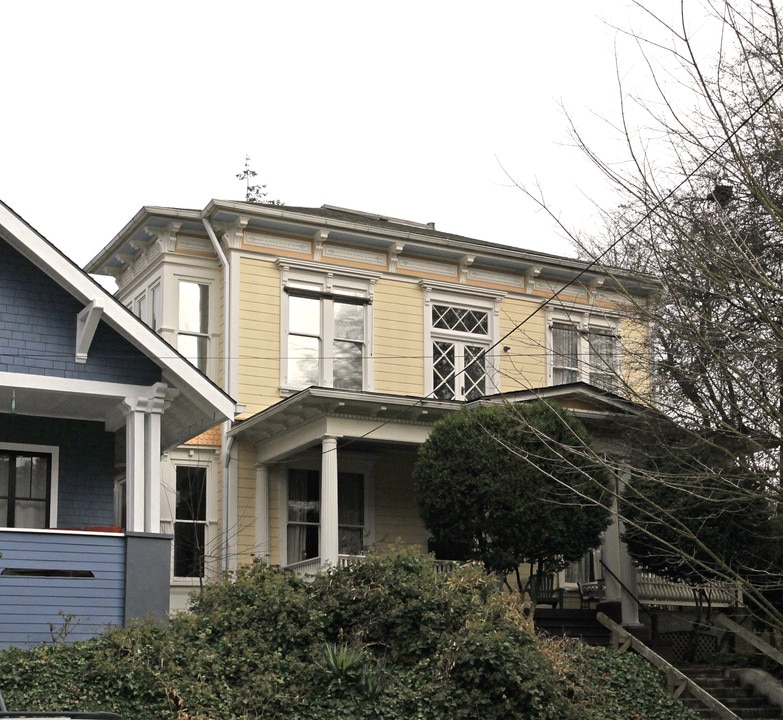 534 SE 19th Ave in Portland, OR - Foto de edificio