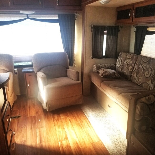 property at 218 W Carson St