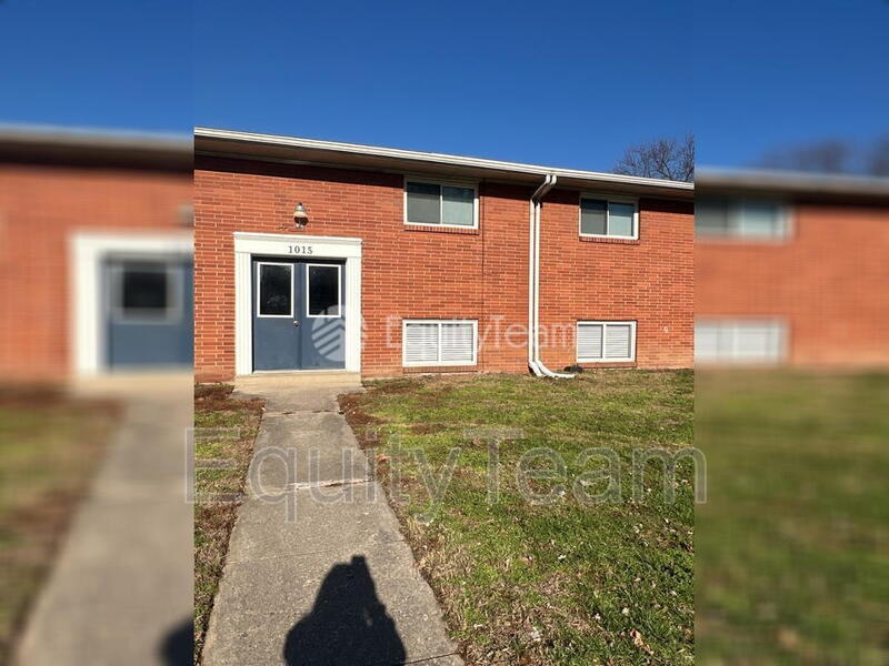 1015 E Pearl St in Miamisburg, OH - Foto de edificio