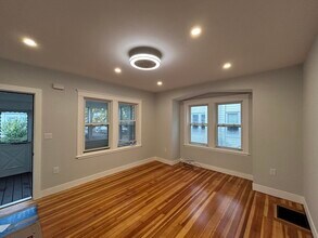 52 Flynt St in Quincy, MA - Building Photo - Building Photo