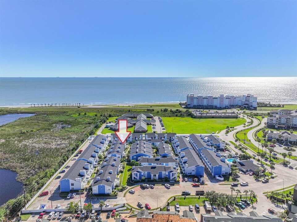 3506 Cove View Blvd in Galveston, TX - Building Photo