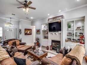 701 E Liberty St in Pilot Point, TX - Building Photo - Building Photo