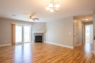 13 Gray Coach Ln, Unit 1315 in Cranston, RI - Building Photo - Building Photo