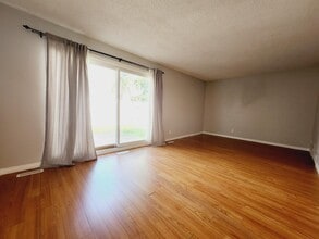 5555-144A 144a Ave NW in Edmonton, AB - Building Photo - Building Photo
