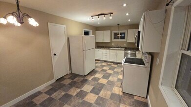 201 Mcleansboro St in Benton, IL - Building Photo - Building Photo