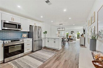 7003 Sunset Way, Unit 4 in St Pete Beach, FL - Foto de edificio - Building Photo