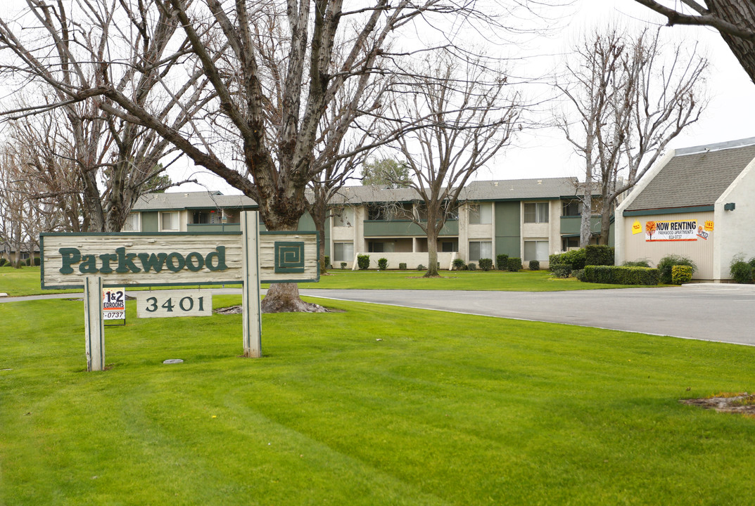 Parkwood Apartments Photo