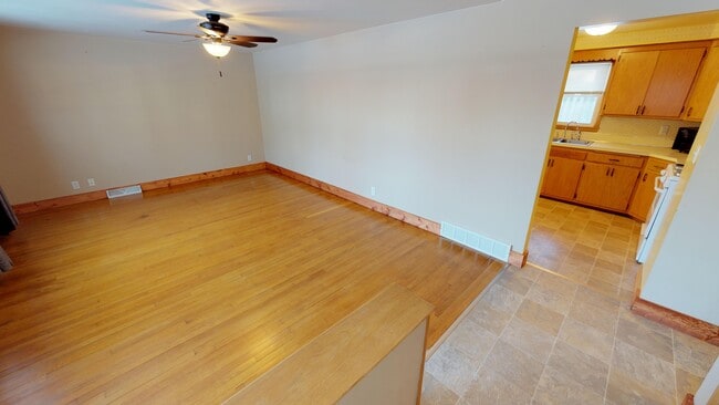 907 E Harding Dr in Appleton, WI - Foto de edificio - Building Photo