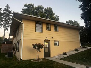 4935 Tyler St NE, Unit 4935 Tyler St NE in Columbia Hts, MN - Building Photo - Building Photo