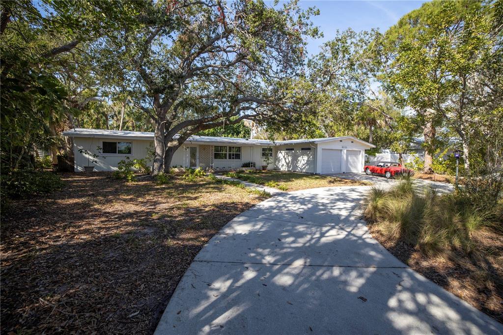 5444 Cape Leyte Dr in Siesta Key, FL - Foto de edificio