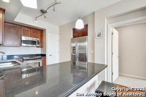 7204 Oak Manor Dr in San Antonio, TX - Building Photo - Building Photo