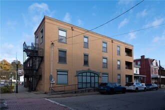 232 3rd Ave, Unit 3 in Carnegie, PA - Building Photo - Building Photo