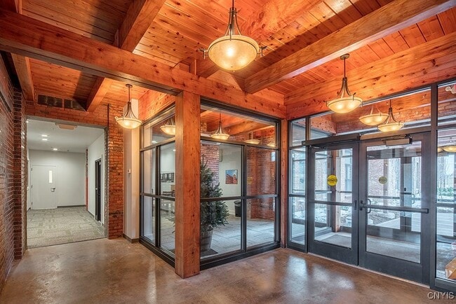 800 N Clinton St in Syracuse, NY - Building Photo - Building Photo