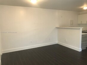 1040 NW 3rd Ave in Miami, FL - Building Photo - Building Photo