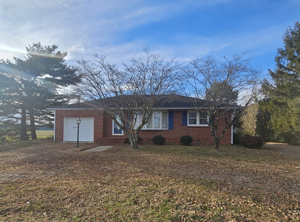 5044 Rhodesdale Vienna Rd in Vienna, MD - Building Photo