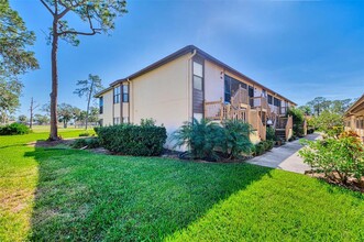 5761 Avista Dr in Sarasota, FL - Foto de edificio - Building Photo