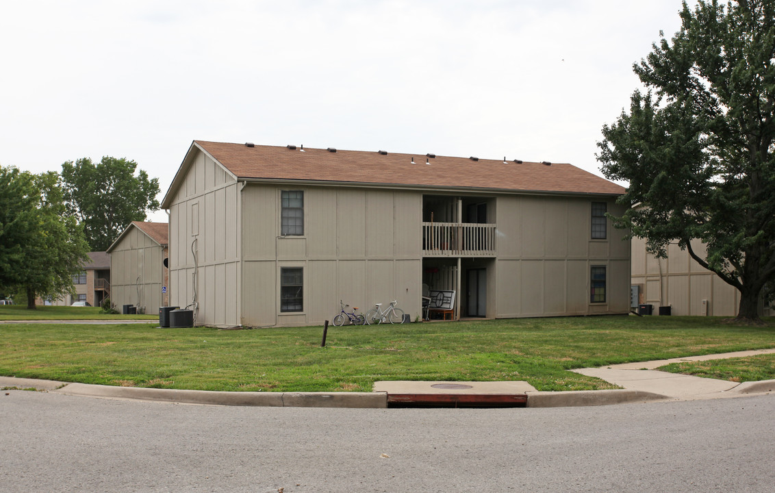 900-914 S Edgebrook St in Olathe, KS - Building Photo