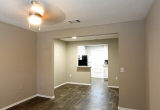 Villas at Deer Park Apartments in Lutz, FL - Building Photo - Interior Photo