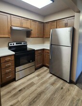 Large 2 bedroom 1 bath, updated Apartment in Hutchinson, MN - Building Photo - Building Photo