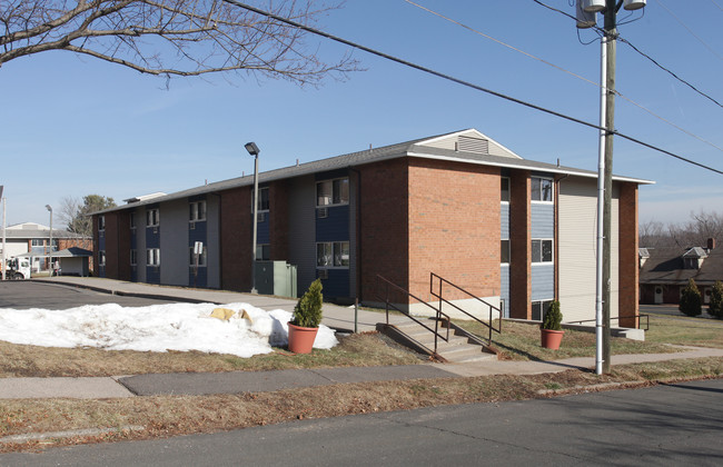 11-22 Grove St in Windsor Locks, CT - Building Photo - Building Photo