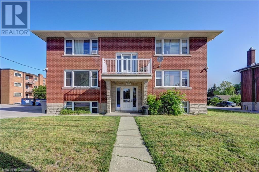 1230 Queen's Blvd in Kitchener, ON - Building Photo