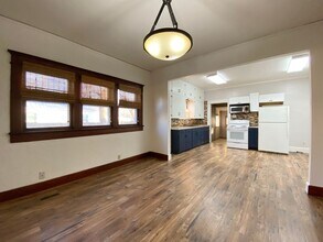 617 W 13th Ave in Hutchinson, KS - Building Photo - Building Photo