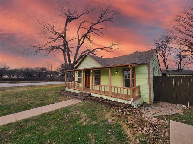 233 Texas St in Cedar Hill, TX - Foto de edificio - Building Photo