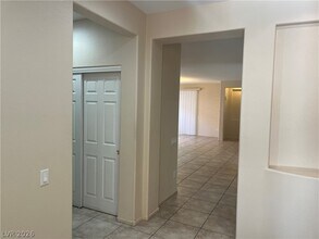 10922 Moonbeam Glow Ln in Las Vegas, NV - Building Photo - Building Photo