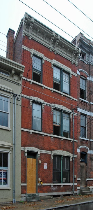 53 E Clifton Ave in Cincinnati, OH - Building Photo