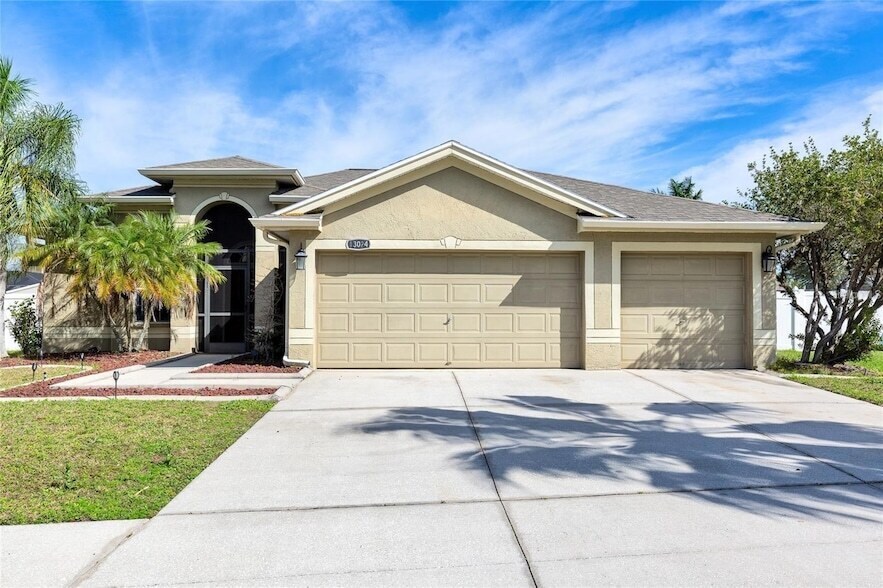 13024 Carlington Ln in Riverview, FL - Foto de edificio