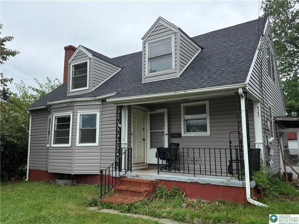4163 Fairmont St in Coopersburg, PA - Building Photo