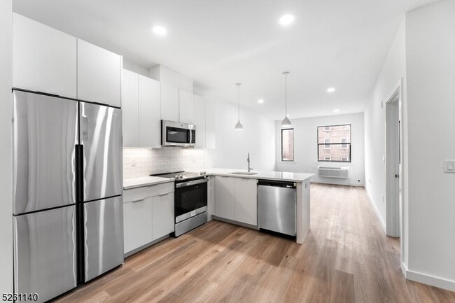 property at 25 Freeway Dr E