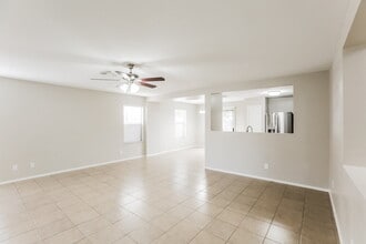 15589 W Port Au Prince Ln in Surprise, AZ - Foto de edificio - Building Photo