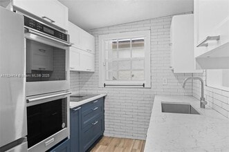 6381 SW 39th St in Miami, FL - Building Photo - Building Photo