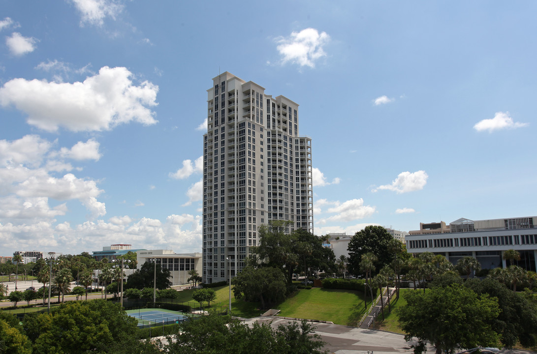 Water's Edge Condominiums in Clearwater, FL - Building Photo