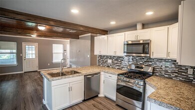 106 W Hoopes Ave in Pflugerville, TX - Building Photo - Building Photo