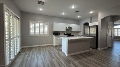 2215 Heavenly Lights Ave in Las Vegas, NV - Building Photo - Building Photo